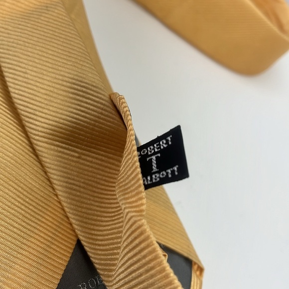 Robert Talbott & H.Stockton Atlanta Gold Silk Tie with Golfer 🏌️ Swing - Picture 8 of 9